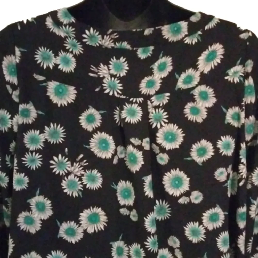EXPRESS xs Flowy little floral dress. Retro/ Y2K Ish. Boho Vibes For Sure.